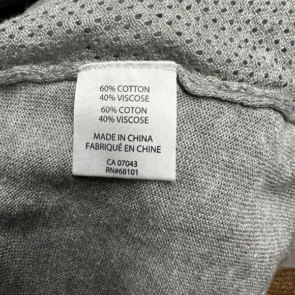 Sweater and T-shirt bundle - Picture 9 of 9